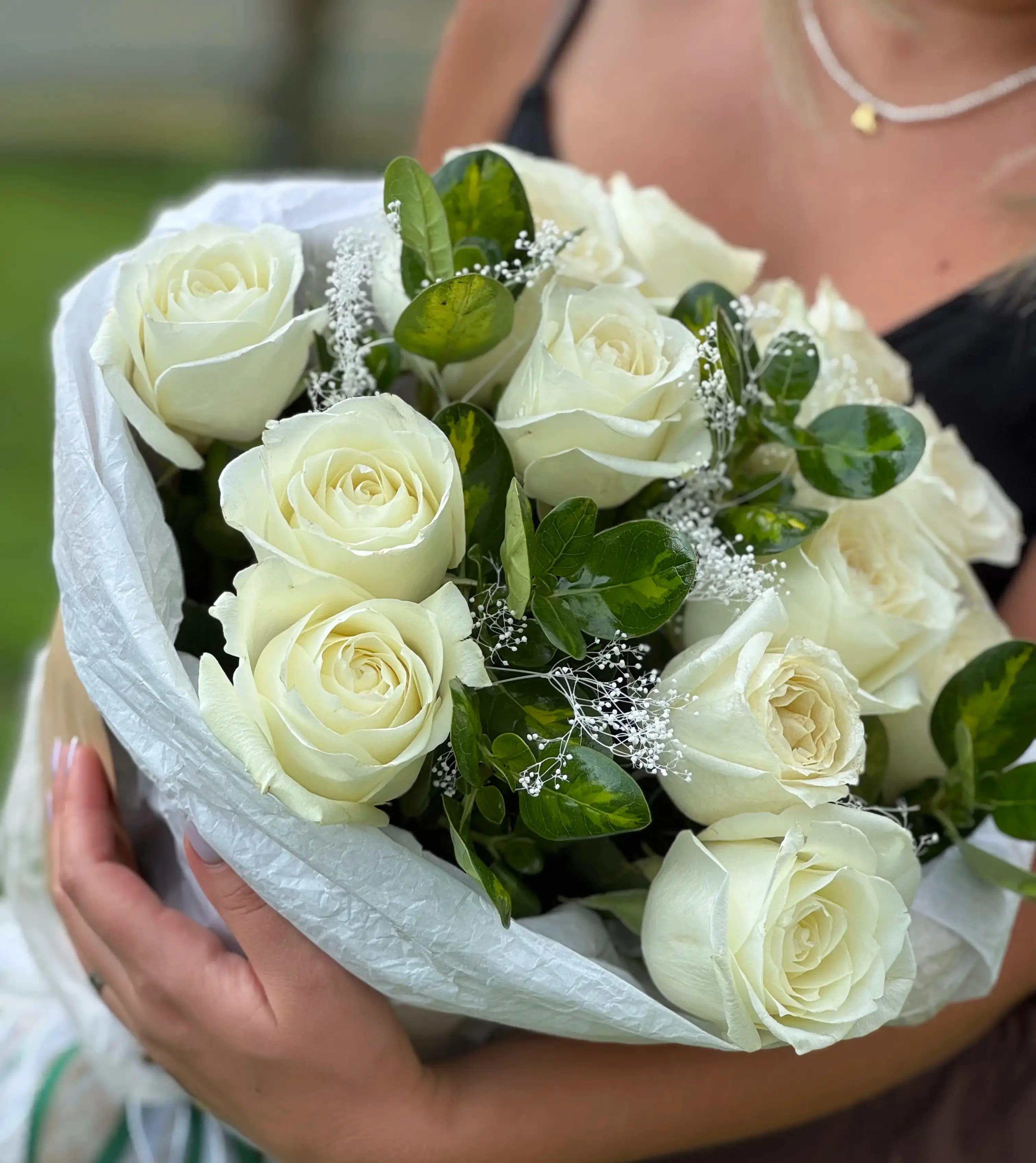 Ivory Rose Elegance Bouquet